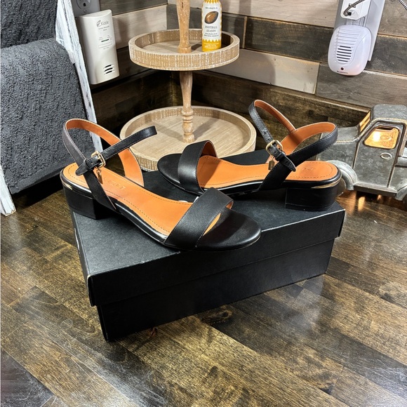 MAKE OFFER! 🩷 Coach Heels - Picture 9 of 14